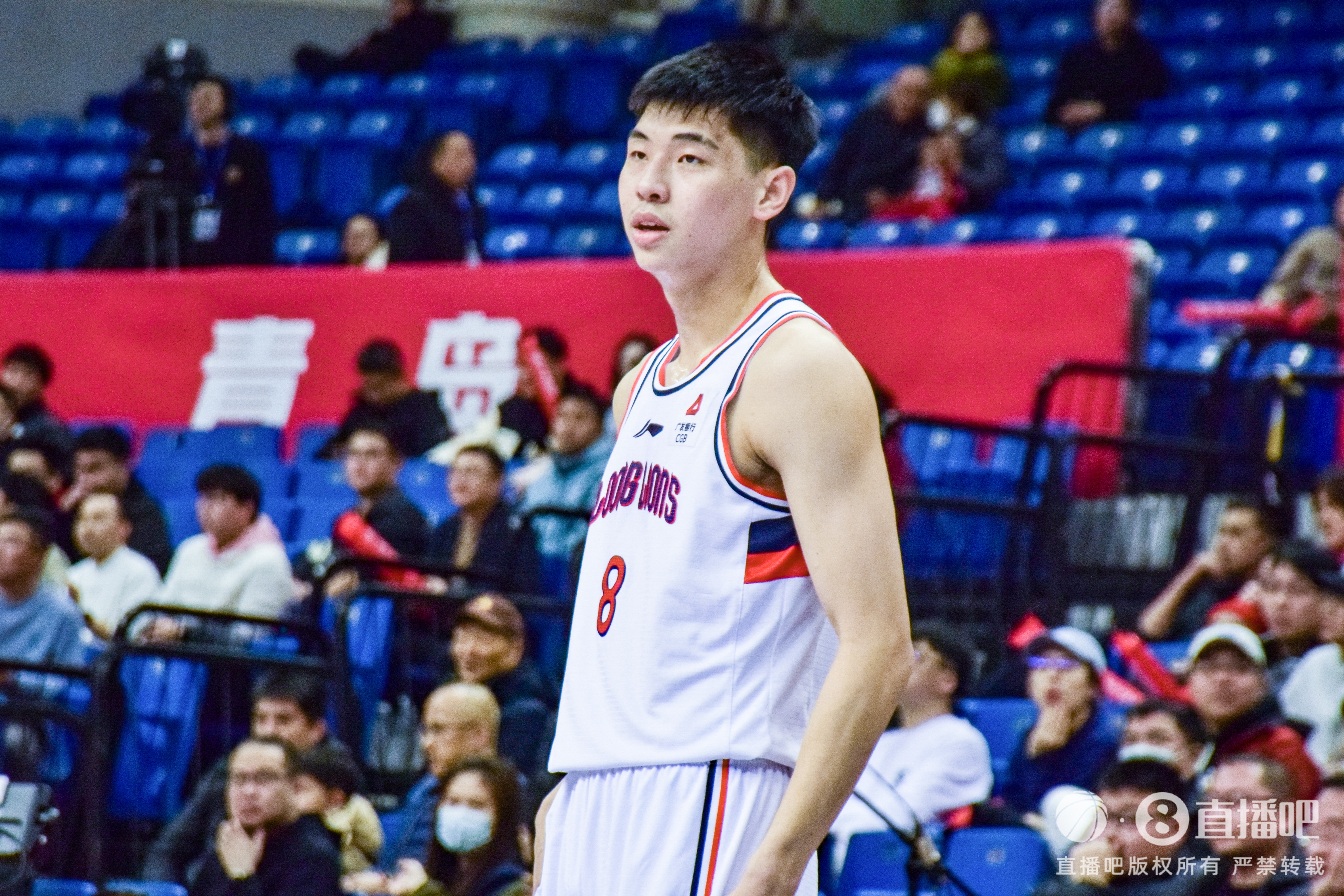 媒体人：崔永熙小时候计划打NCAA 但疫情期间被广州签约征战CBA